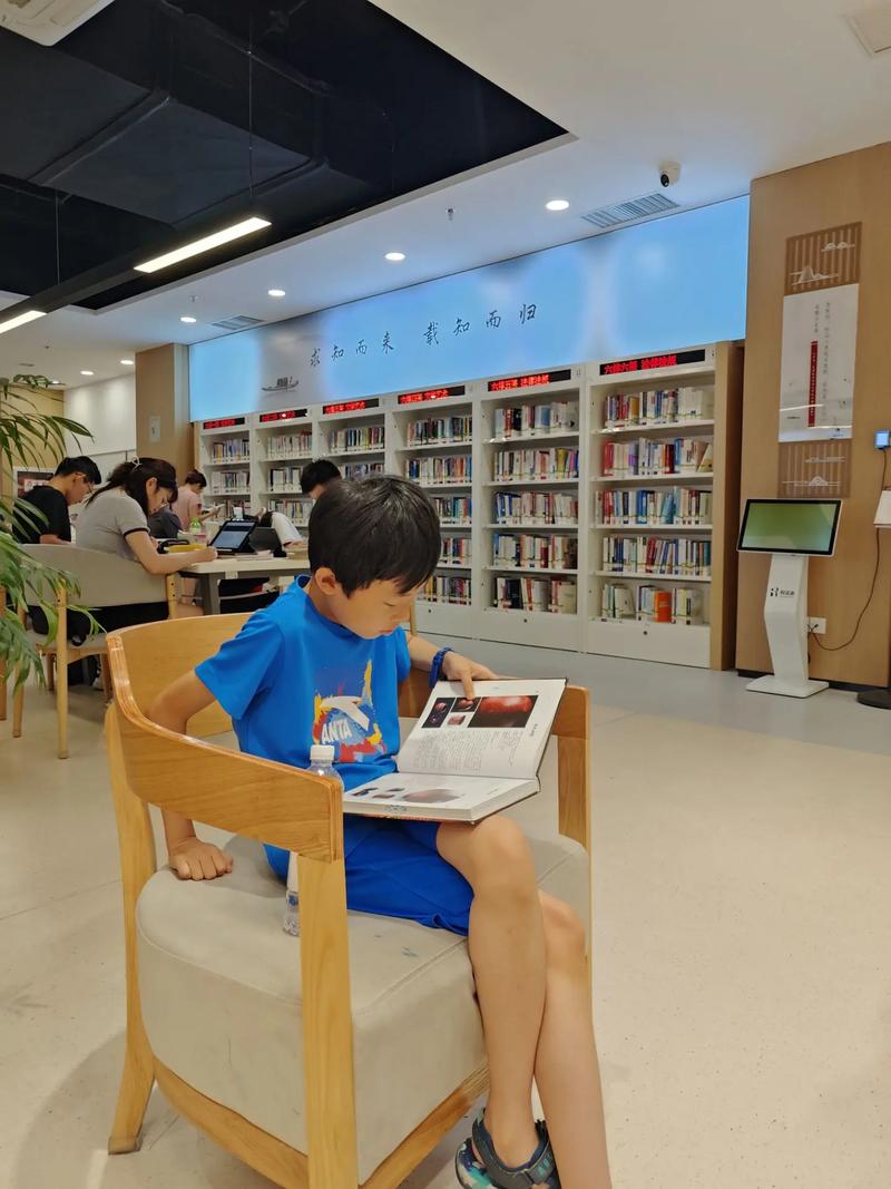 小学生图书馆的书籍有哪些种类? 小学生图书馆的书籍有哪些种类?